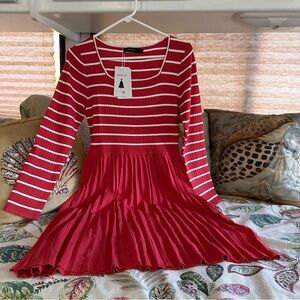 NWT FIT & FLARE CHRISTMAS MIDI DRESS Size Medium Long Sleeve Red Striped Pleated